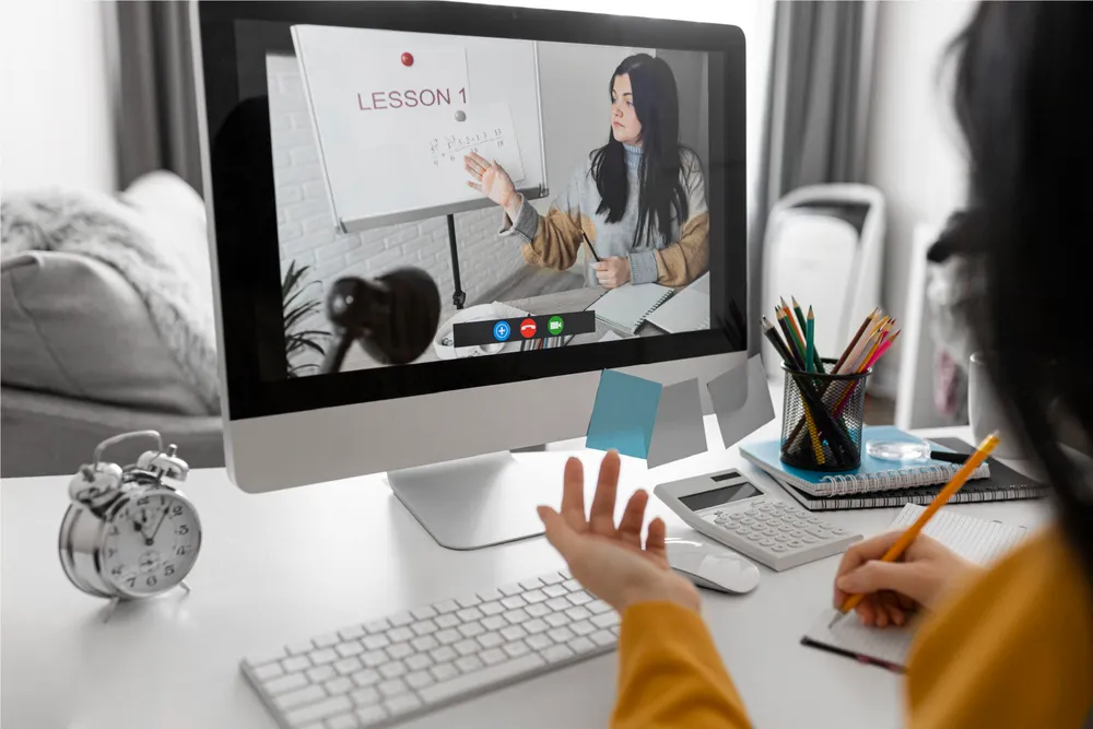 Theo dõi và hỗ trợ học sinh qua Tera CRM